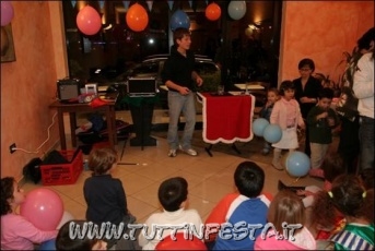 spettacolo di magia a Pisa in una festa di compleanno per bambini